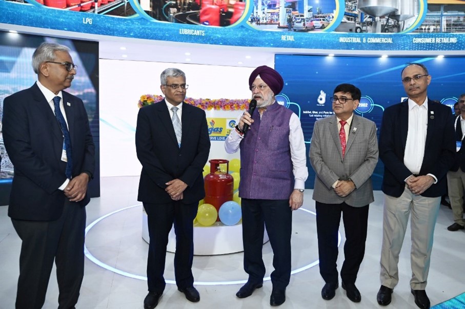 Hon’ble Minister of Petroleum and Natural Gas of India, Shri. Hardeep Singh Puri, Launches EPA-Grade Diesel at India Energy Week